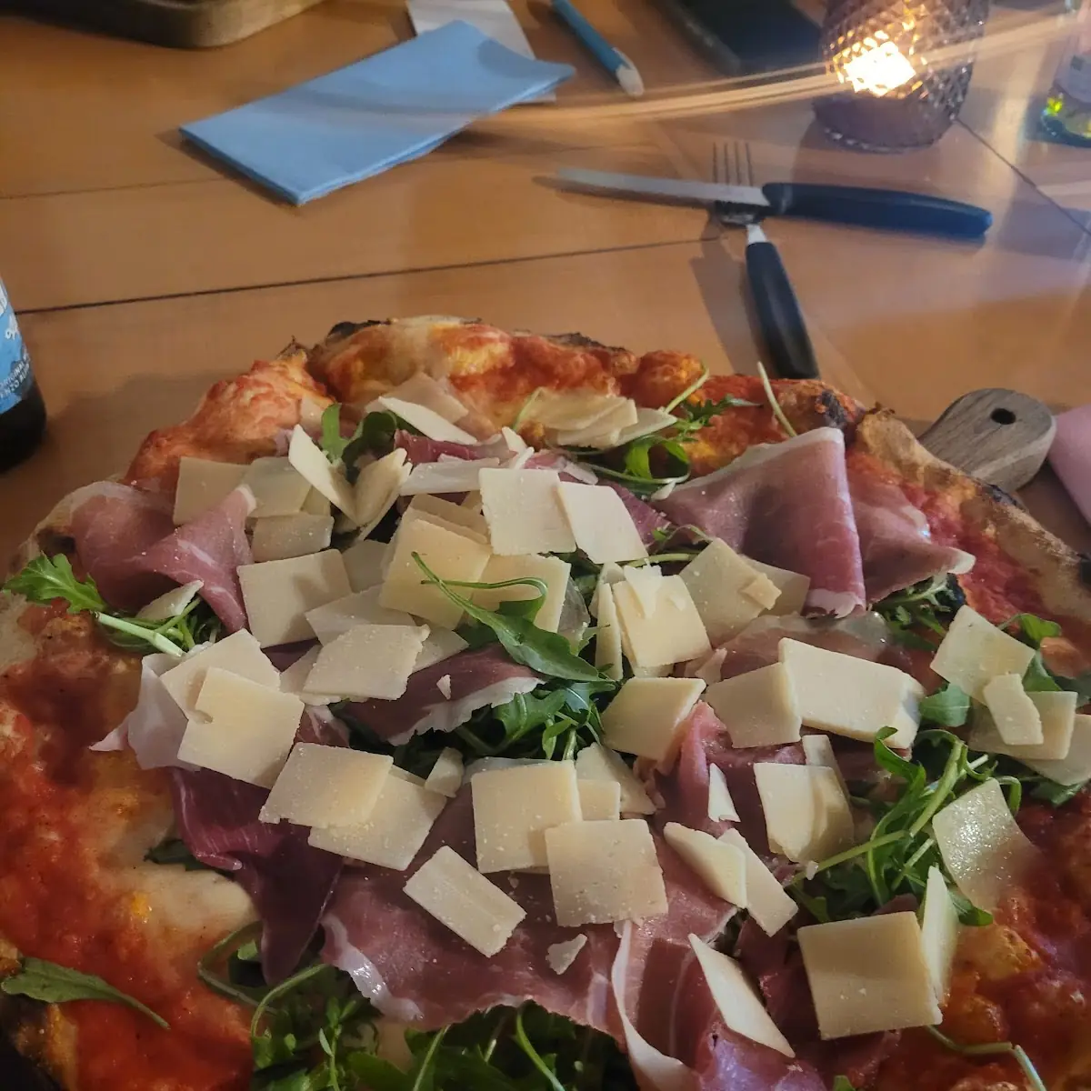 Pizza Mit Parma Und Rucola