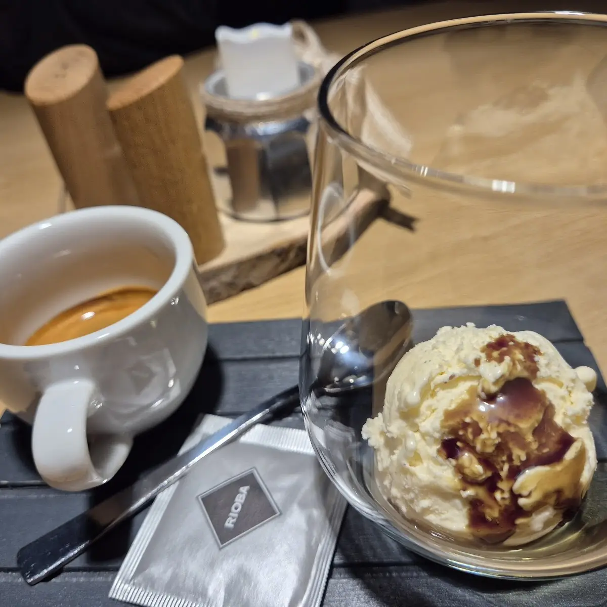 Vanilleeis Mit Kürbiskernöl