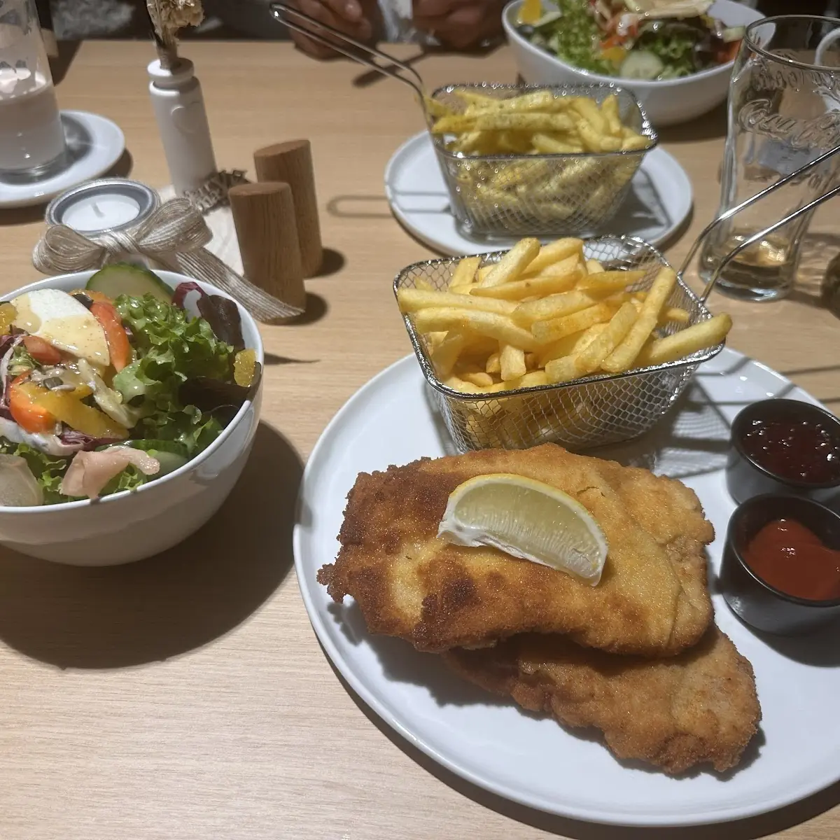 Wiener Schnitzel Met Frites En Salade