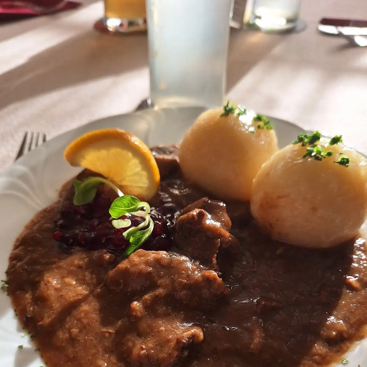 Wildragout Mit Erdöpfelknödeln