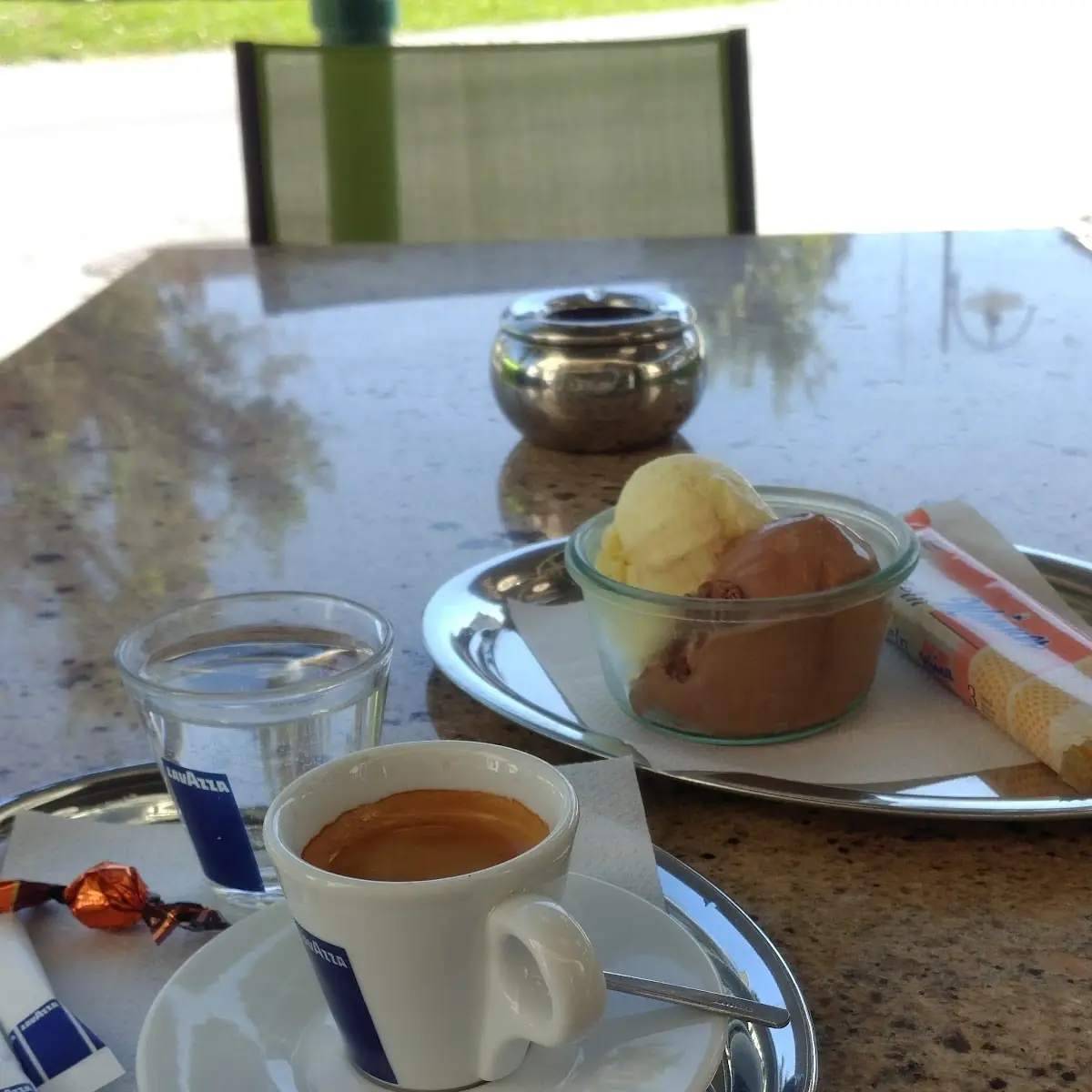 Eis Und Cafe