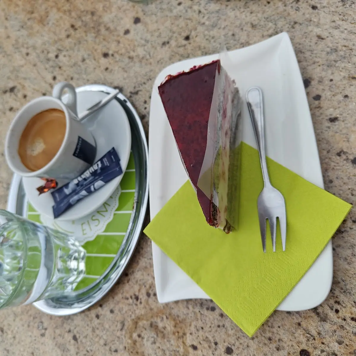 Himbeer-topfen-torte