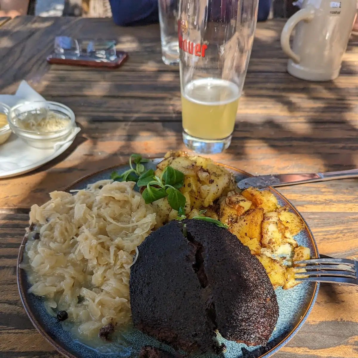 Gebratene Blunze Mit Rösti Und Kraut