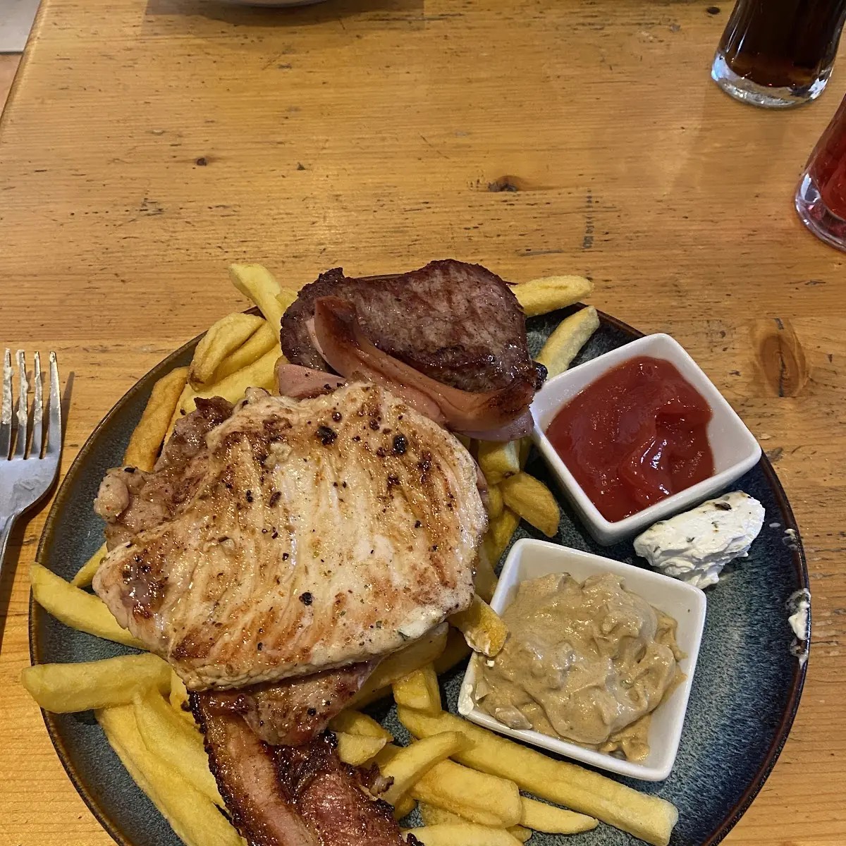 Grillteller Mit Pommes Frites