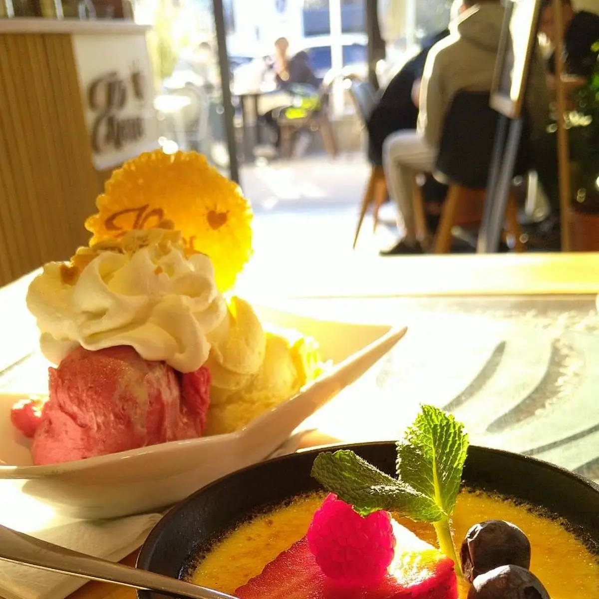 Creme Brulee Mit Fruchteis
