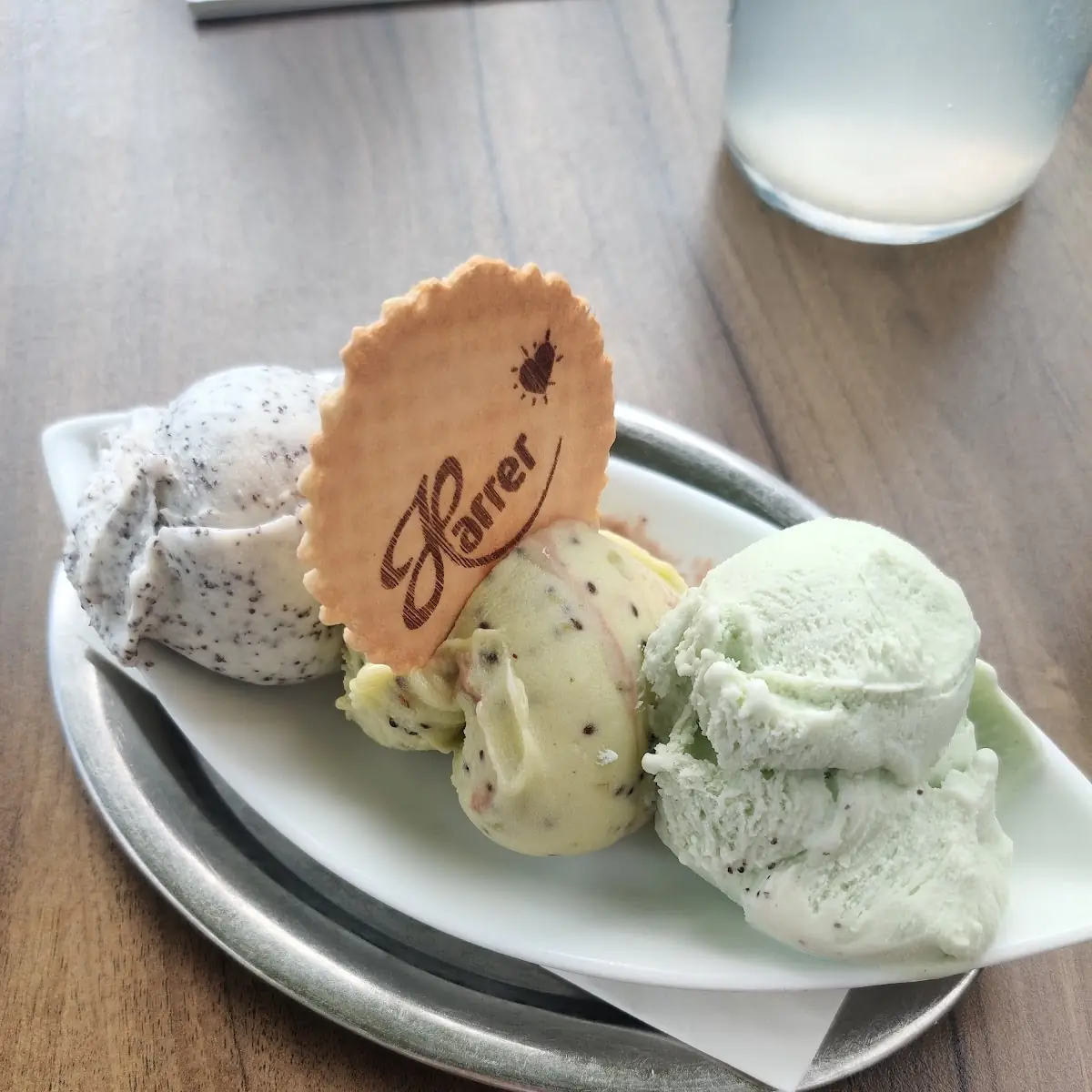 Gemischtes Eis Mohn Kiwi Pistazien