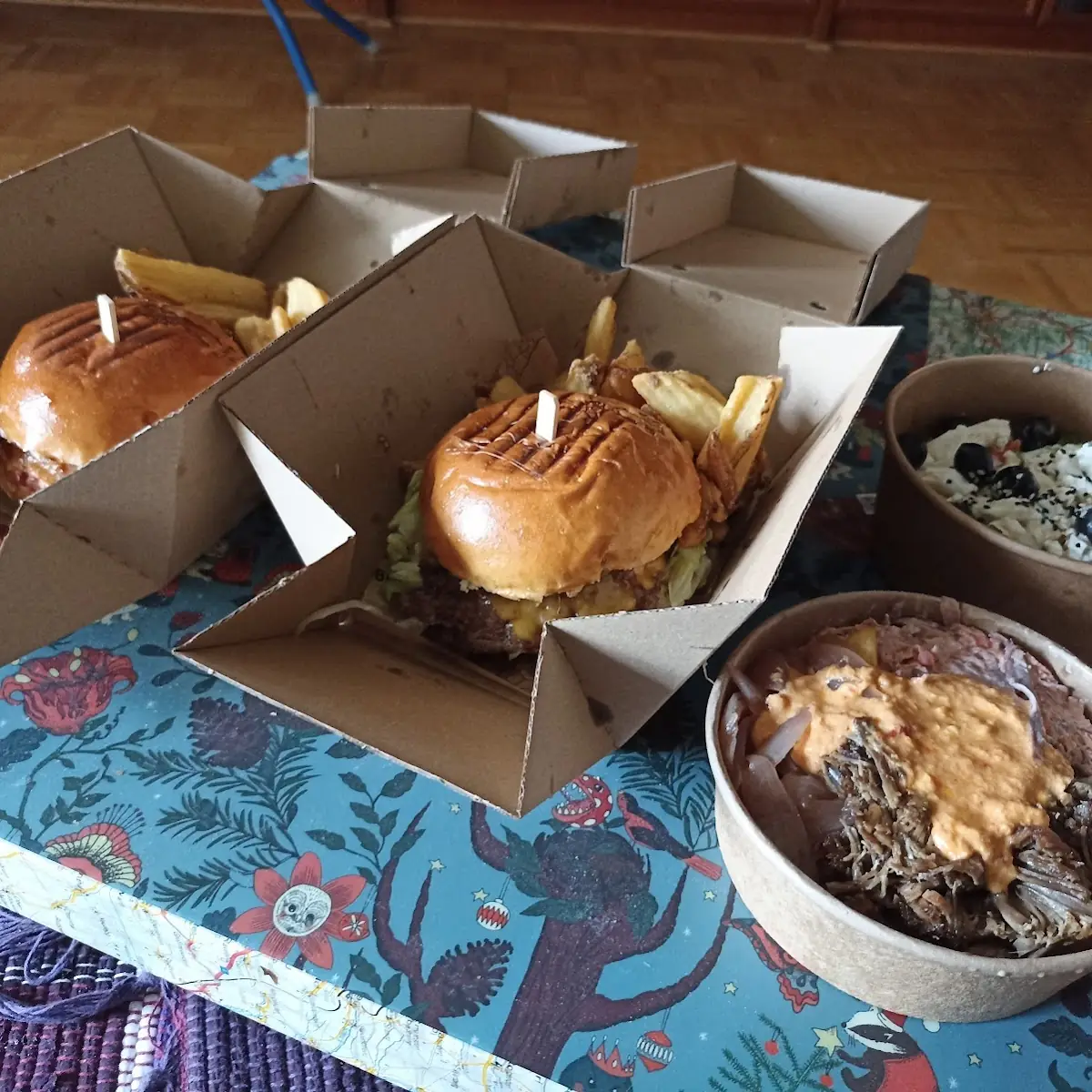 Smash Unlimited Burger Griechischer Salat Pulled Beef