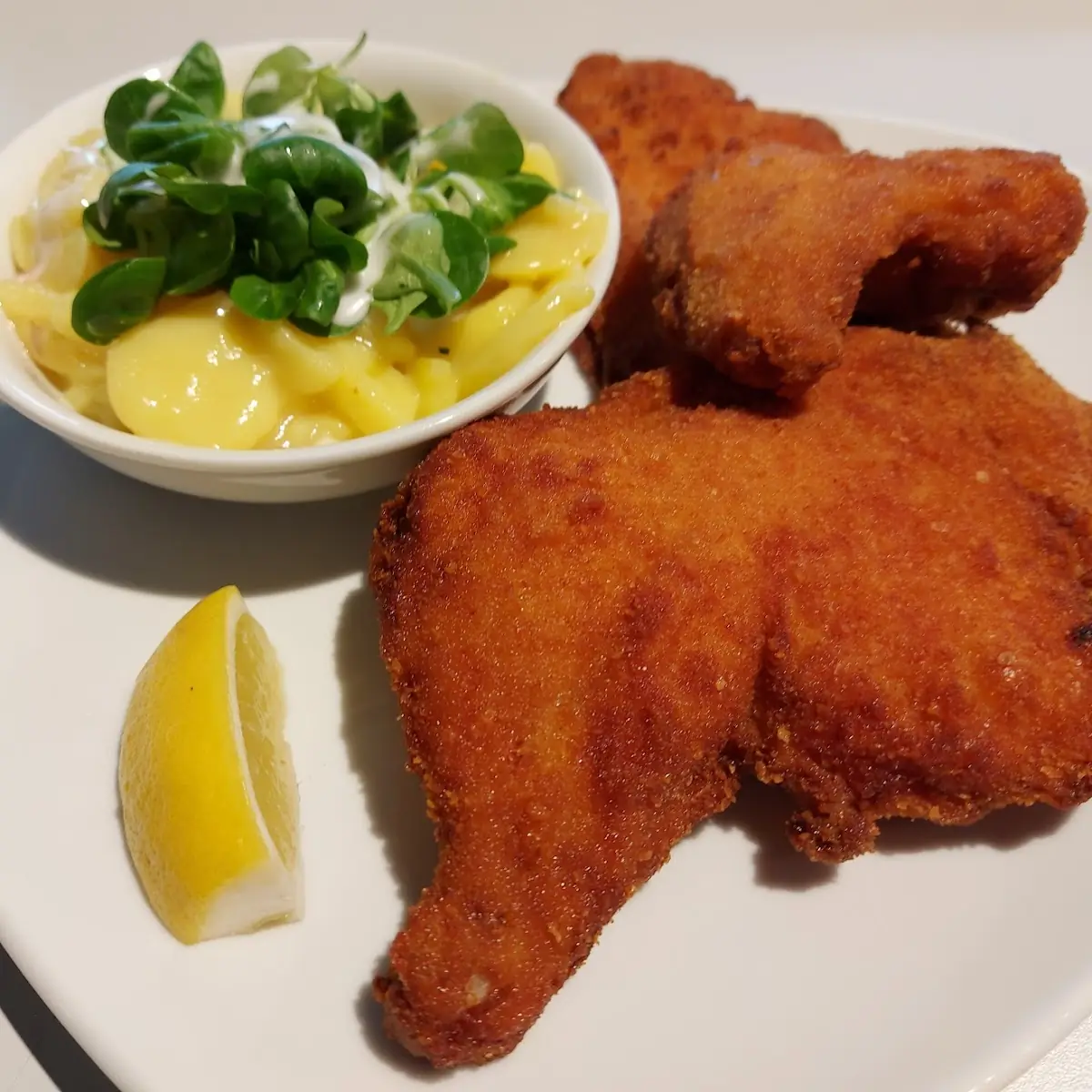 Halbes Steirisches Backhendl Mit Erdäpfel-vogerlsalat