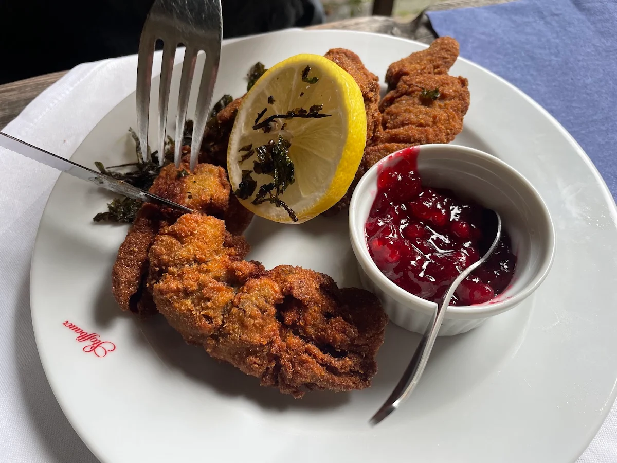 Gebackene Hühnerleber Mit Preiselbeeren