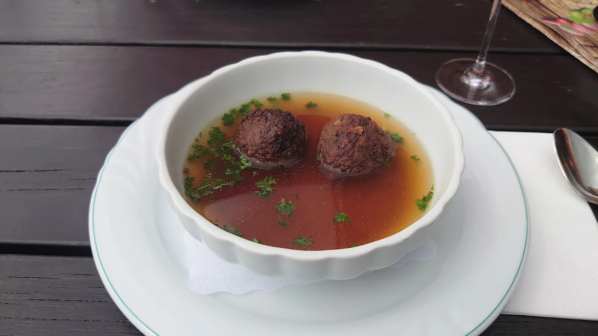 Leberknödelsuppe L A C G