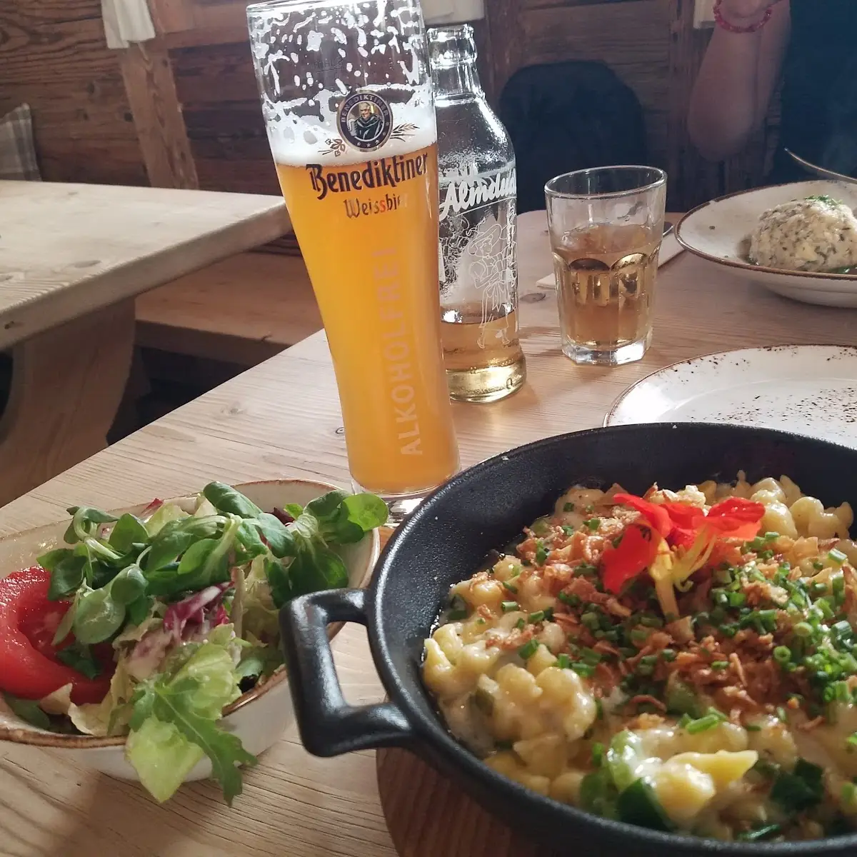 Käsespätzle Mit Salat