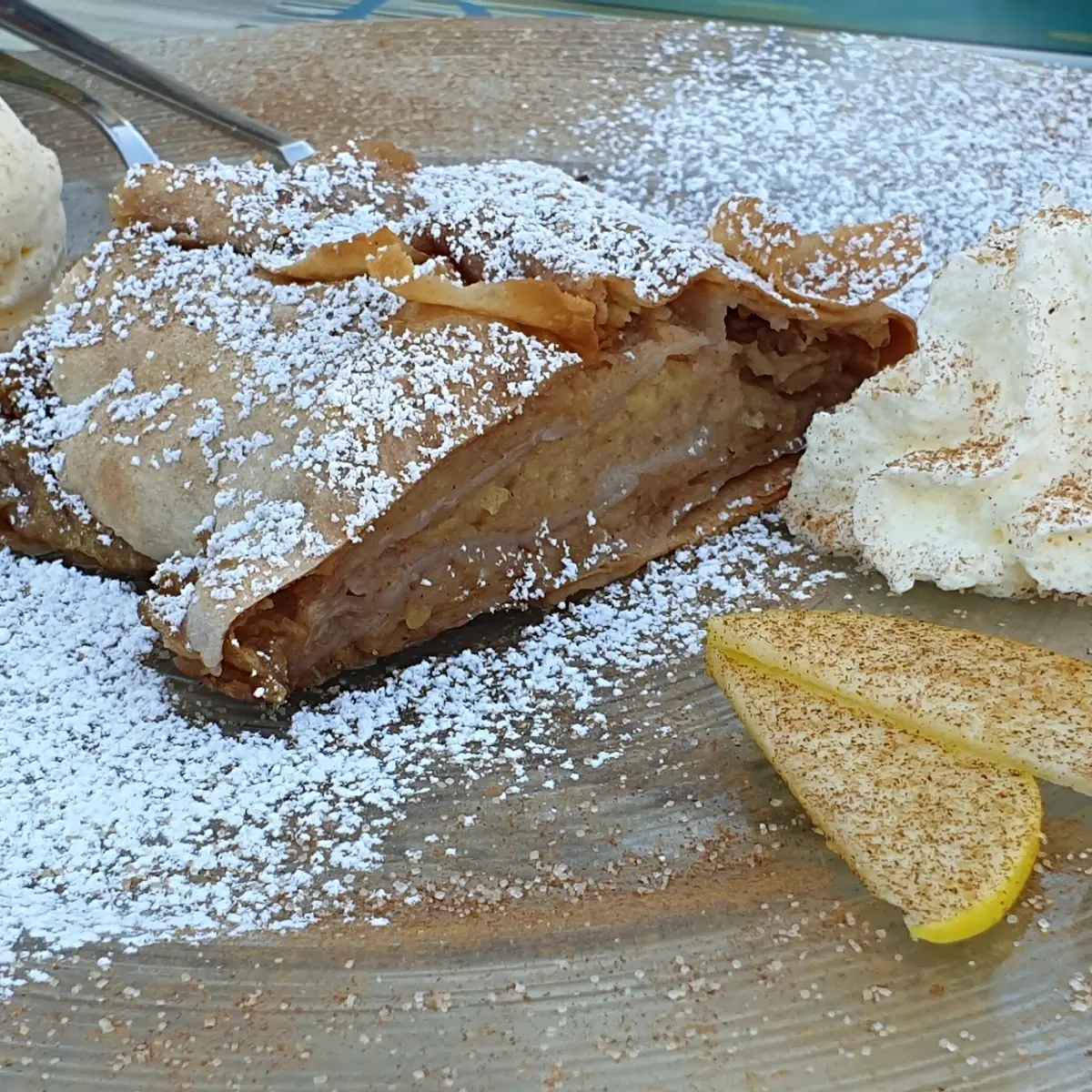 Apple Wrap with Ice Cream
