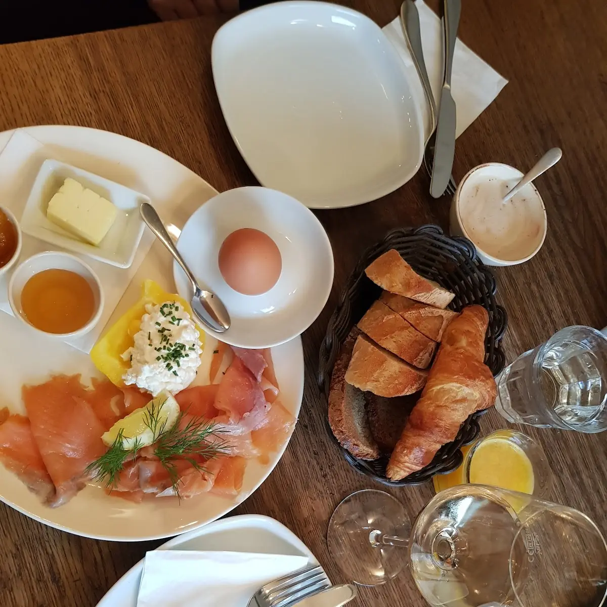 Frühstück Mit Salami Ei Und Schinken