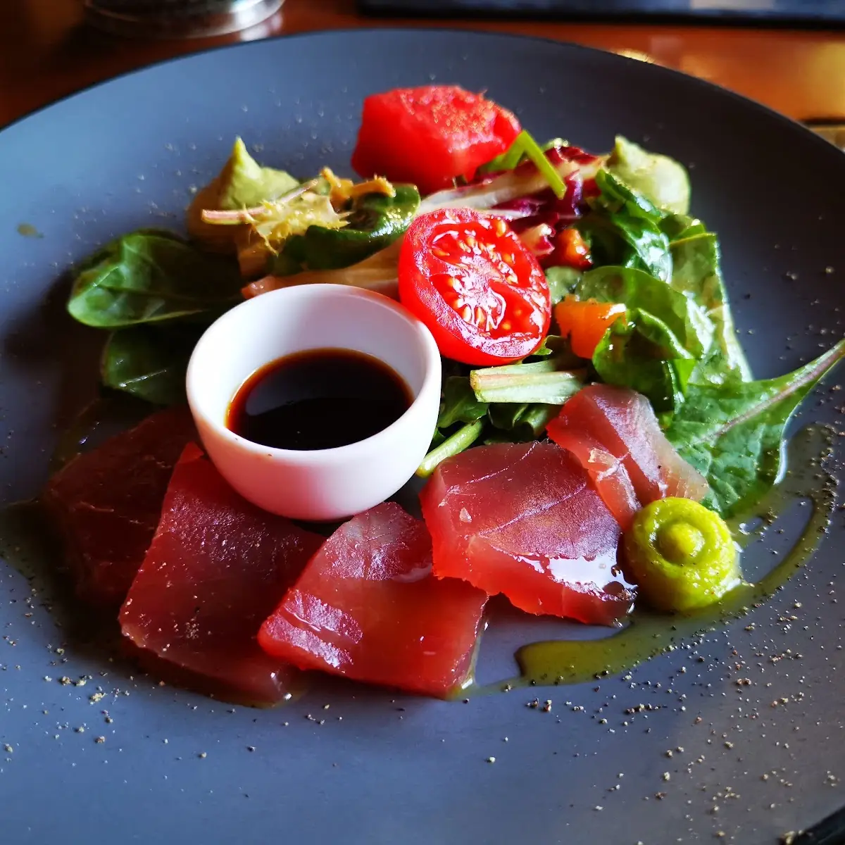 Thunfisch-sashimi Mit Zupfsalat