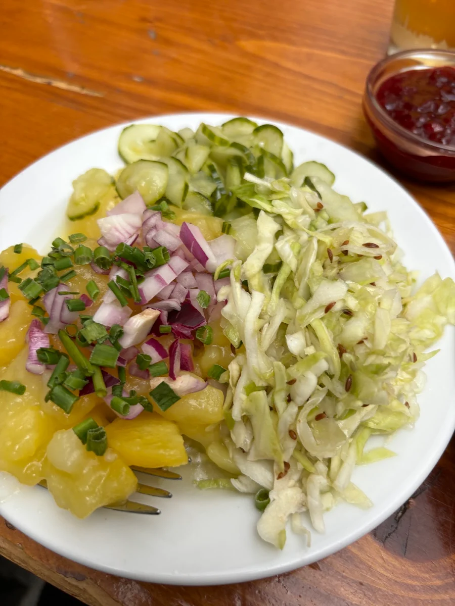 Erdäpfel- Gurken- Oder Krautsalat