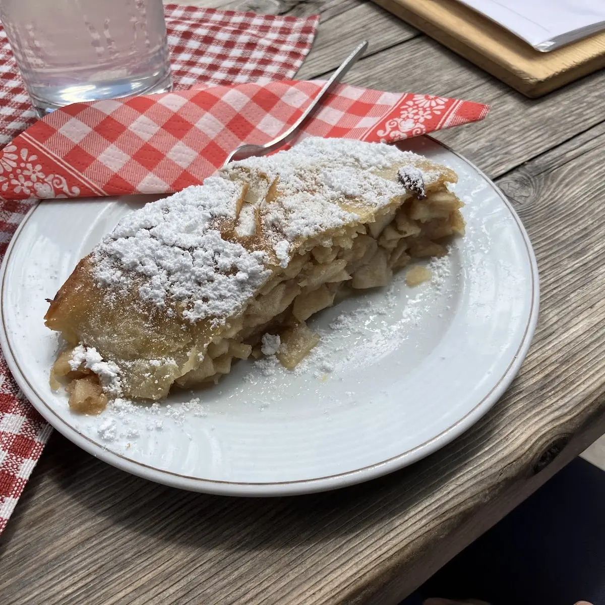 Apfelstrudel Mit Vanillesauce