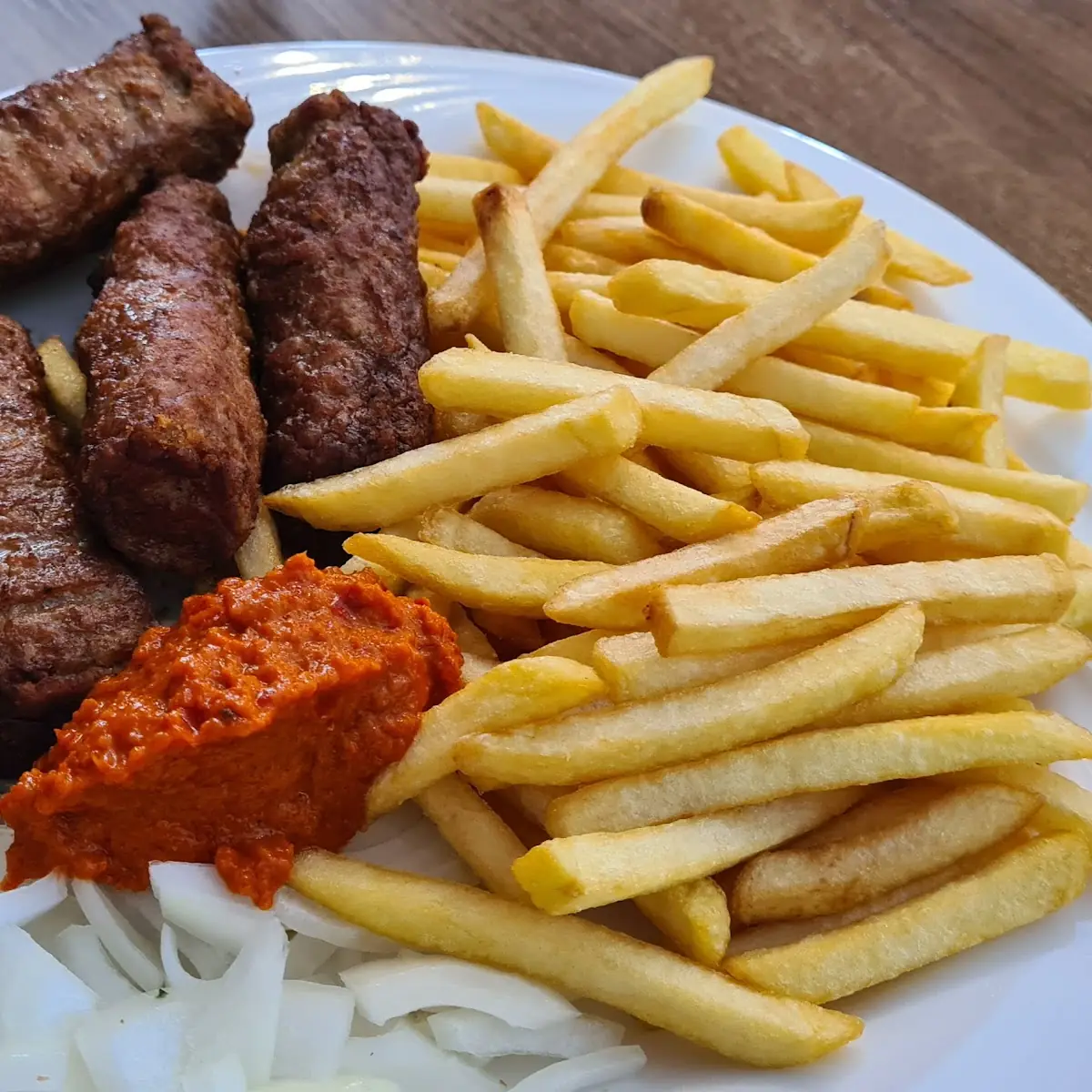 Cevapcici Mit Pommes Frittes