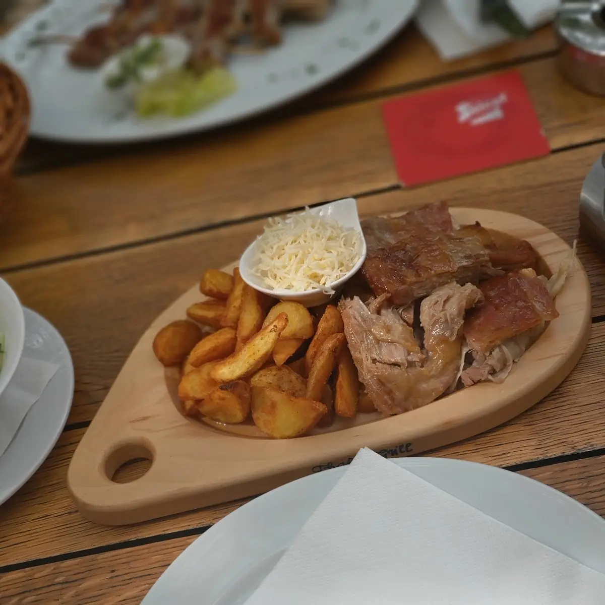 Rasnici Und Lammbraten