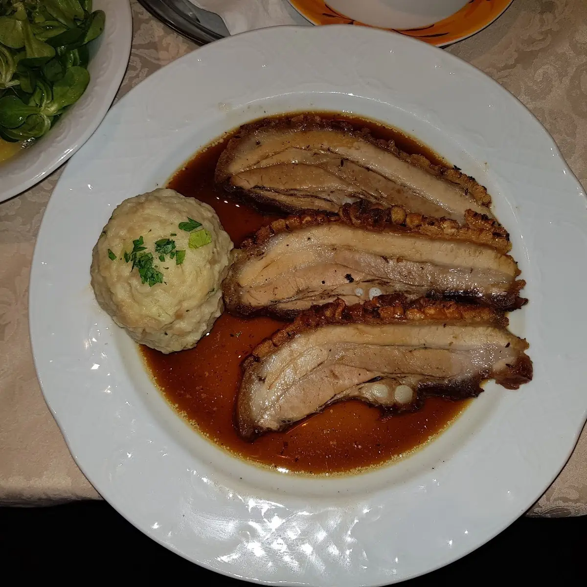 Krustenbraten Mit Serviettenknödel
