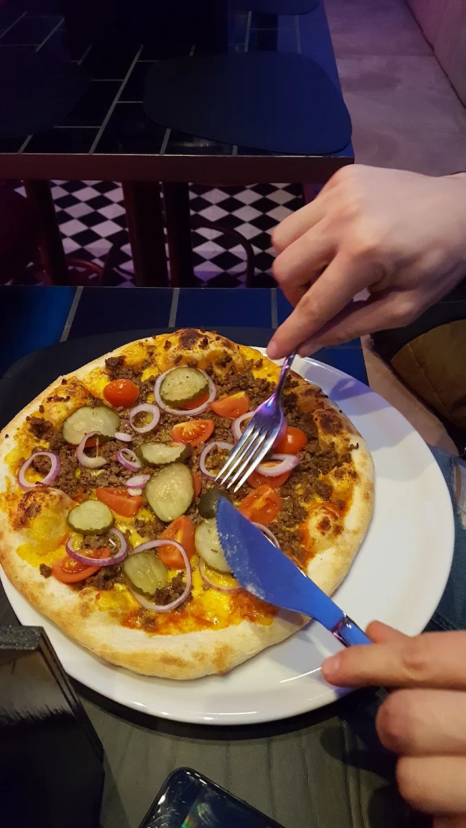 Cheeseburger Pizza