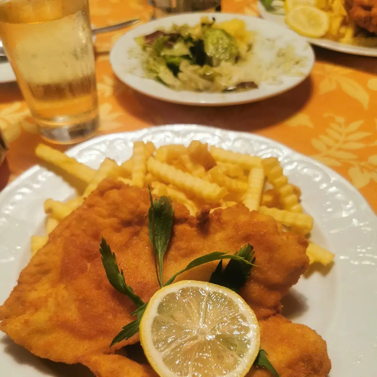 Hühnerschnitzel Mit Pommes