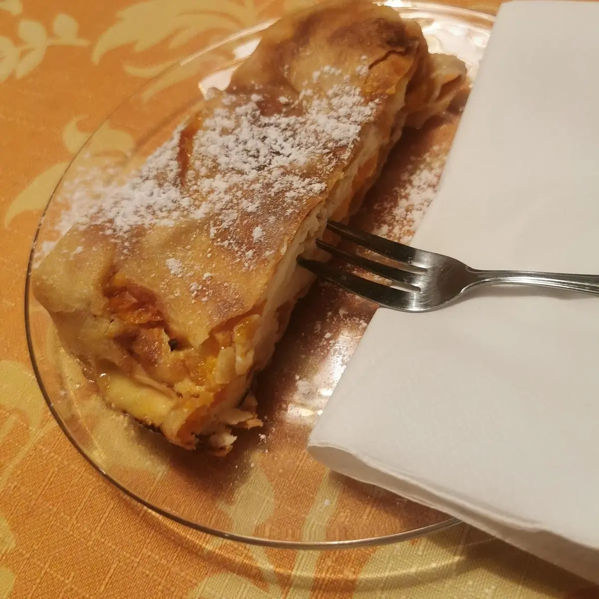 Topfen Marillen Strudel