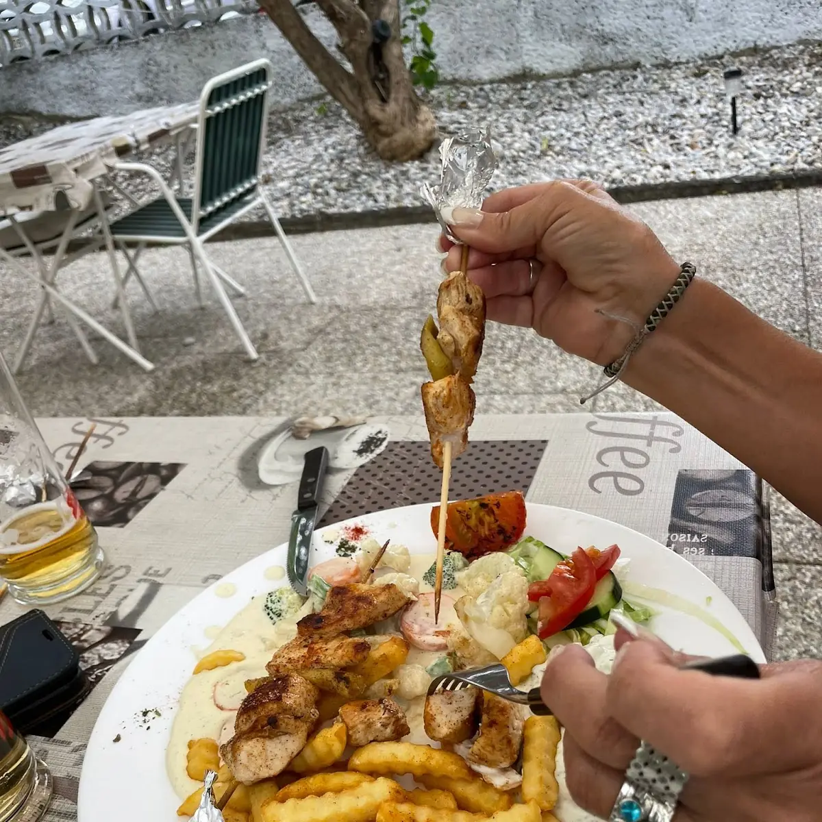 Hühberspieß Souflaki Mit Pommes Und Rahmgemüse