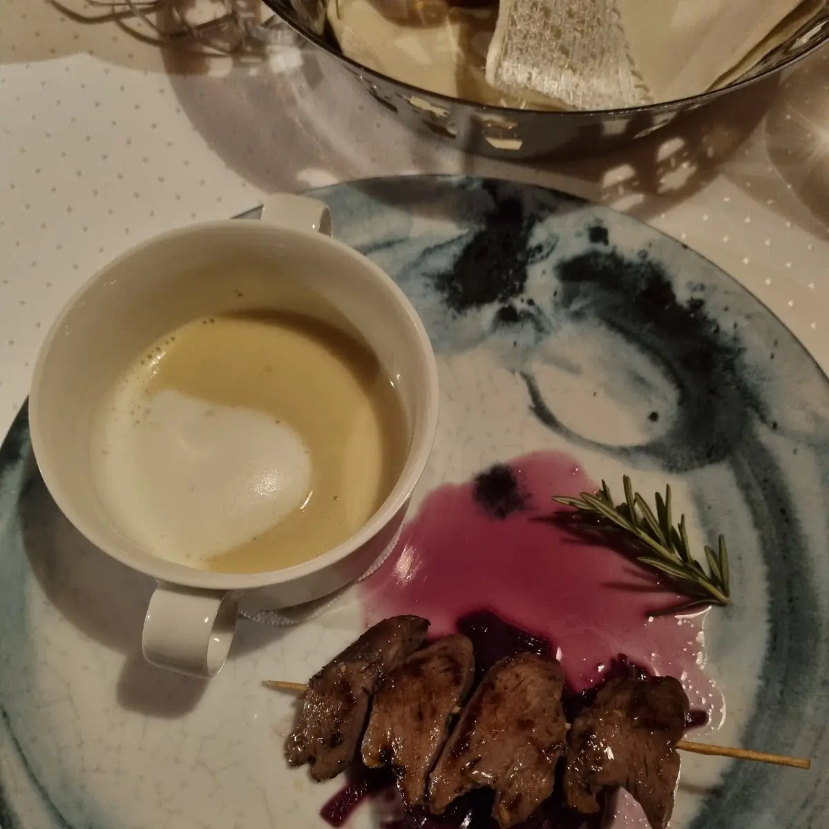 Rosmarin Schaumsuppe Gegrillter Rehfiletspieß Rotkohlpüree