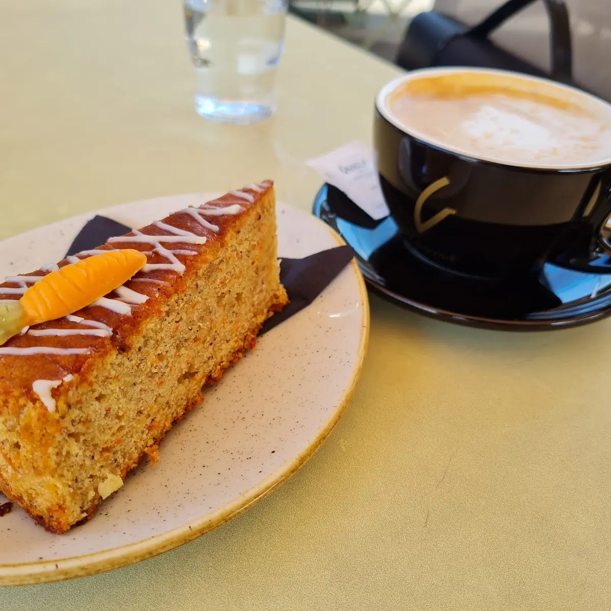 Carrot Cake & Latte Macchiato