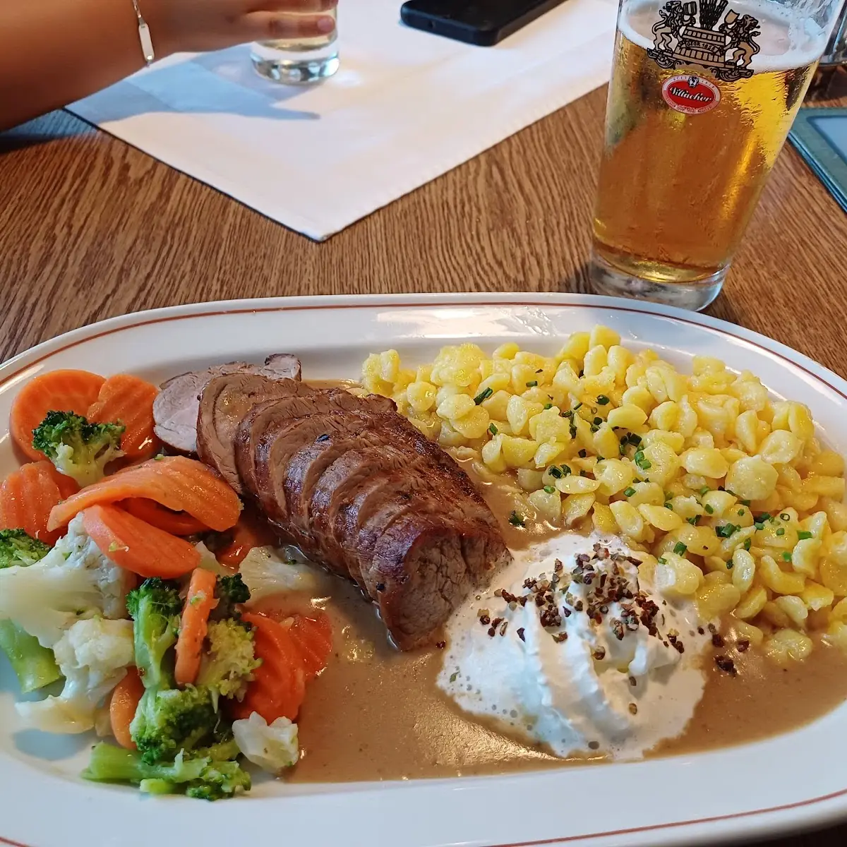 Schweinslende Mit Spätzle