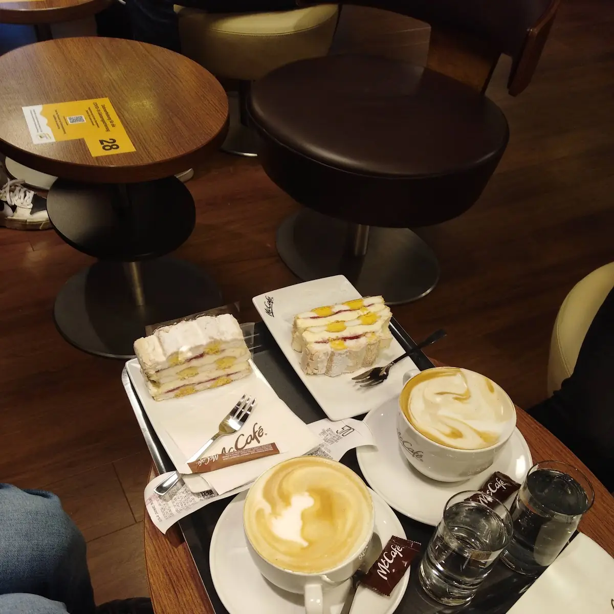 Cappuccino Und Kuchen