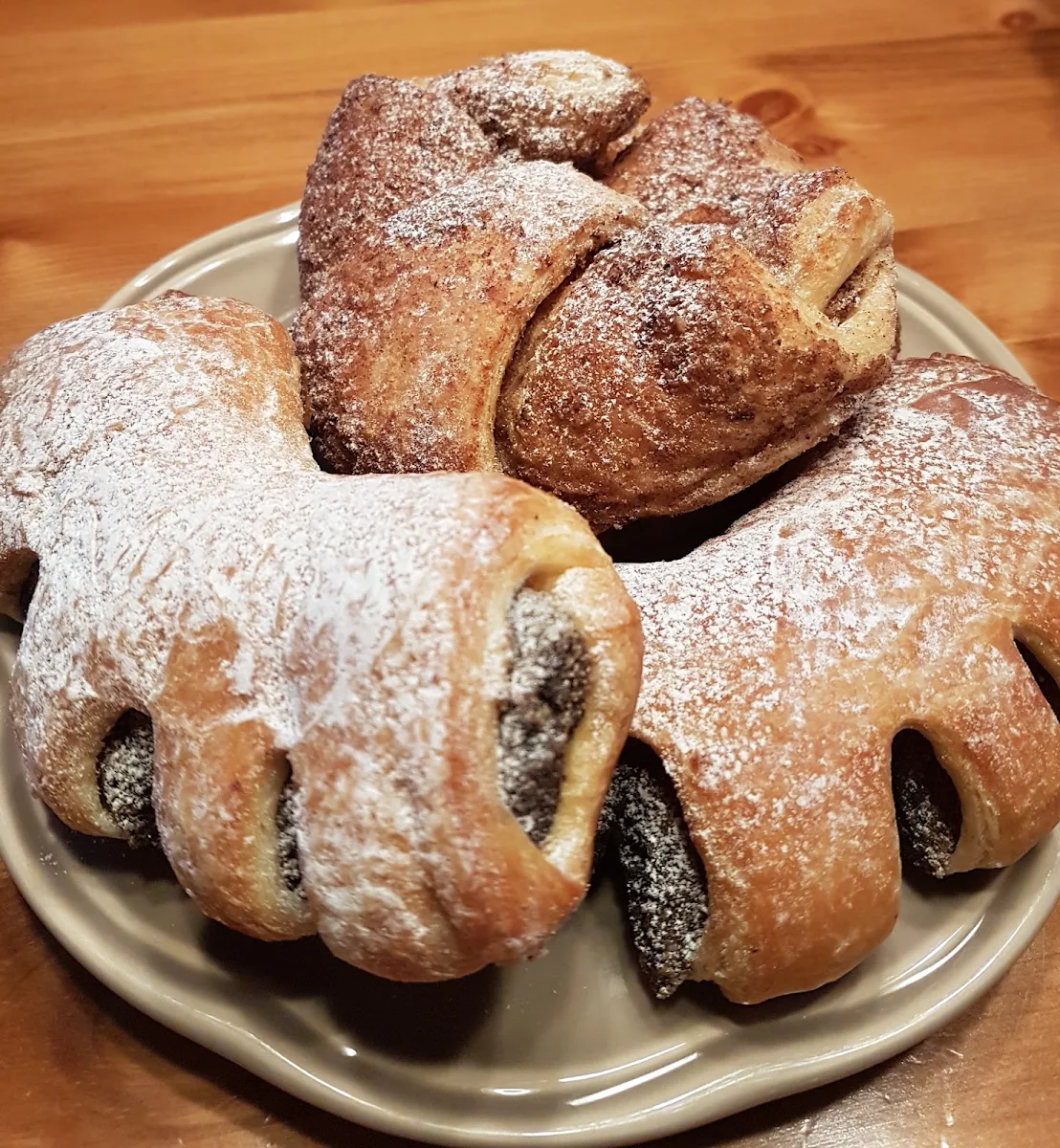 Fröstl's Zaunerkipferl Und Mohnkronen