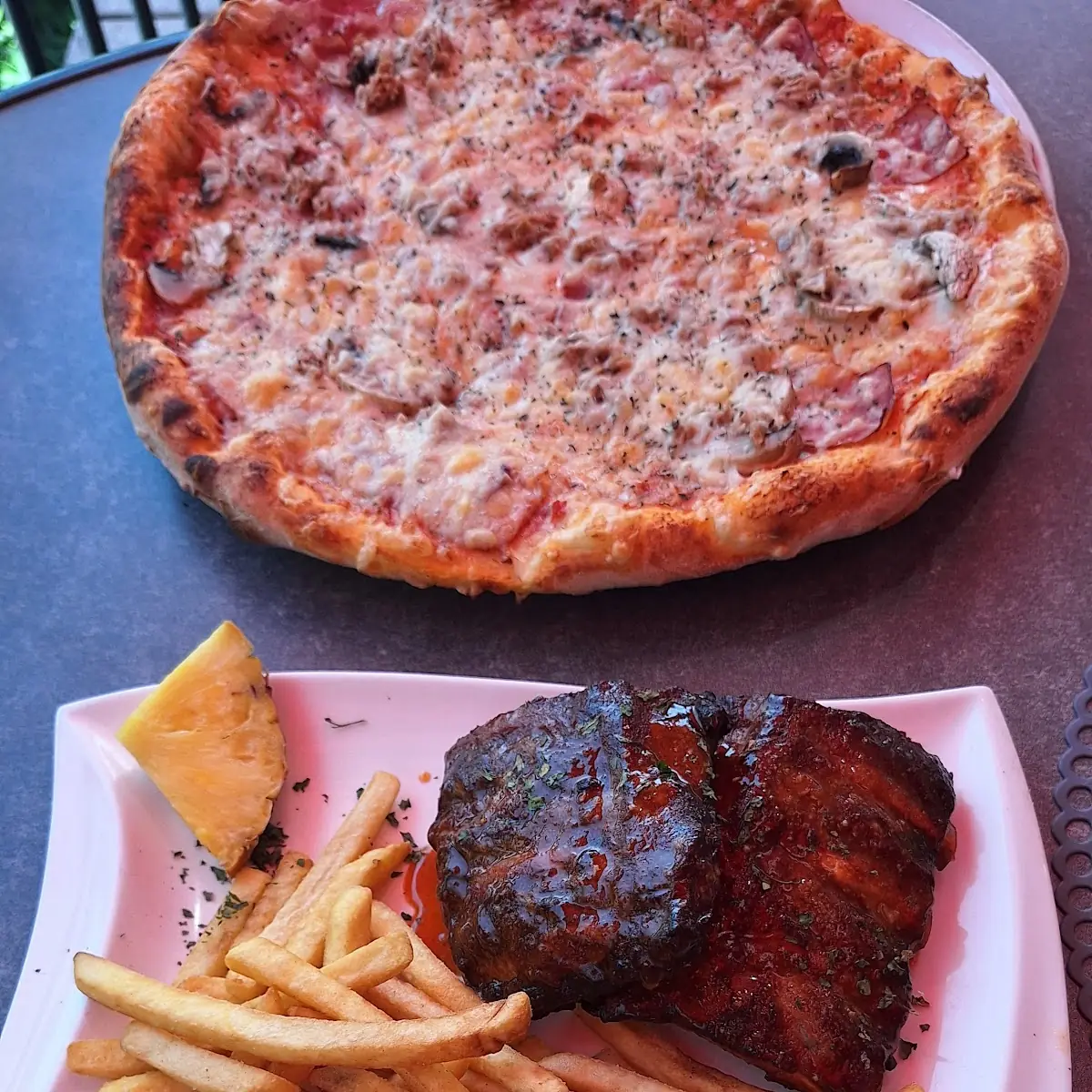 Ribs Pommes Und Pizza