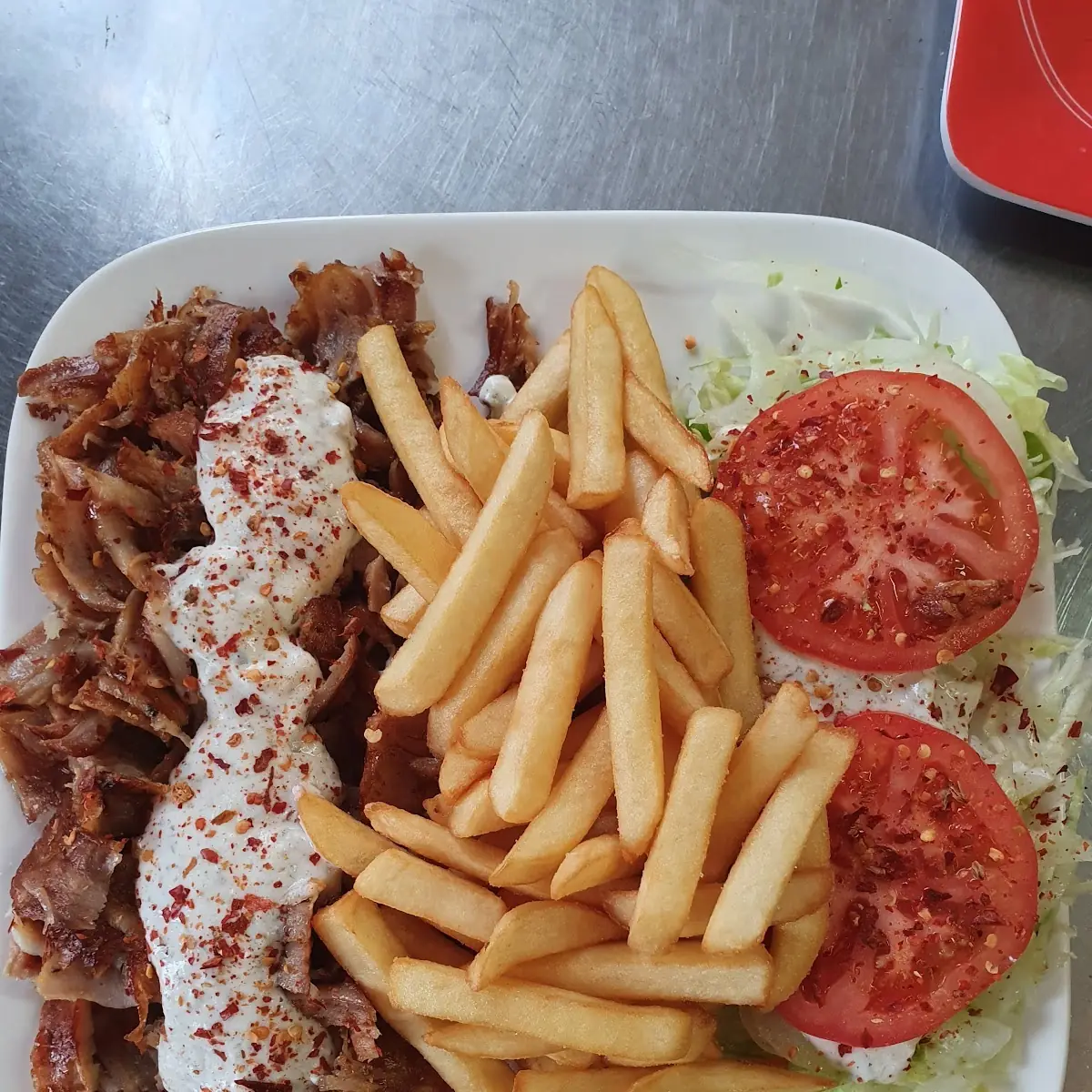 Kebap Tellermit Salat