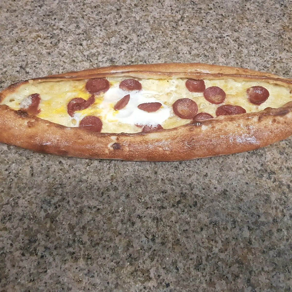 Pide Mit Sucuk Und Ei