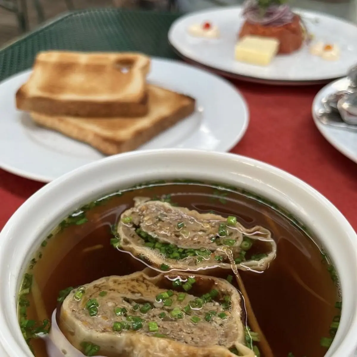 Rindsuppe Mit Fleischstrudel