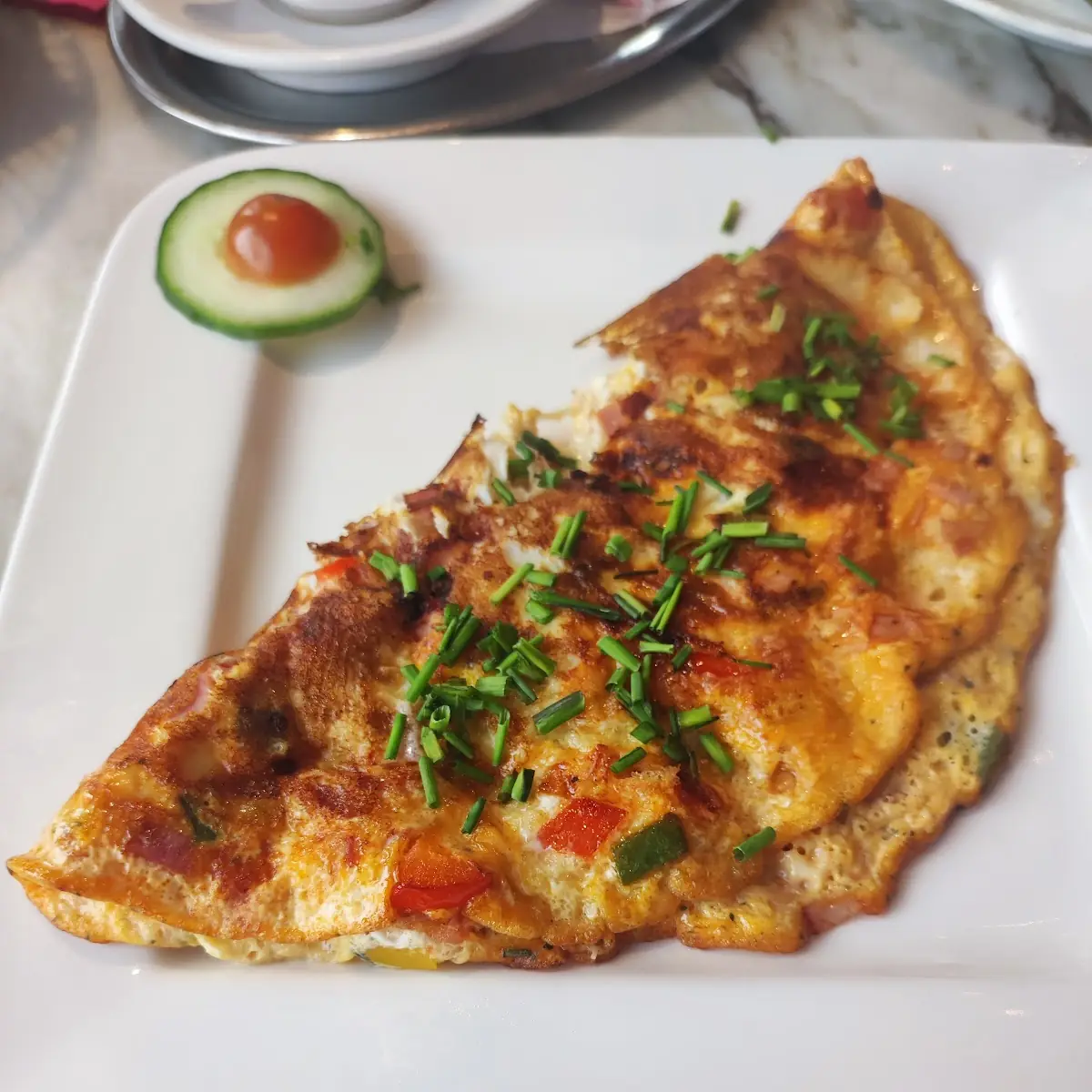 Omelette Mit Schinken Käse Paprika Zwiebel Und Tomate