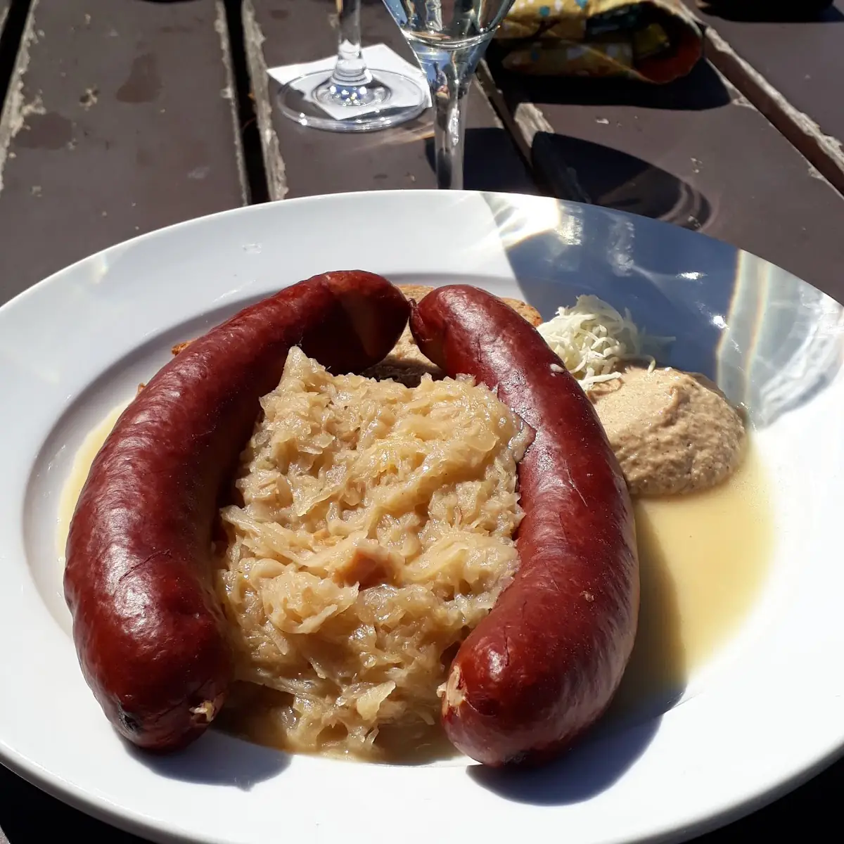 Sauerkraut Und Knackwurst