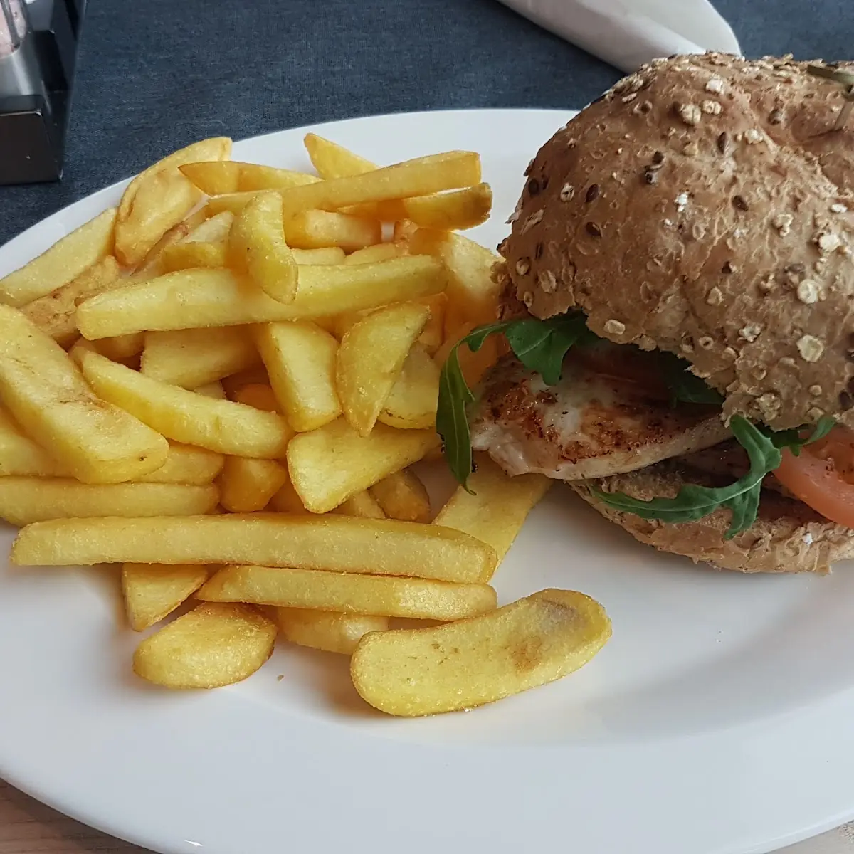 Burger Mit Pommes Frites