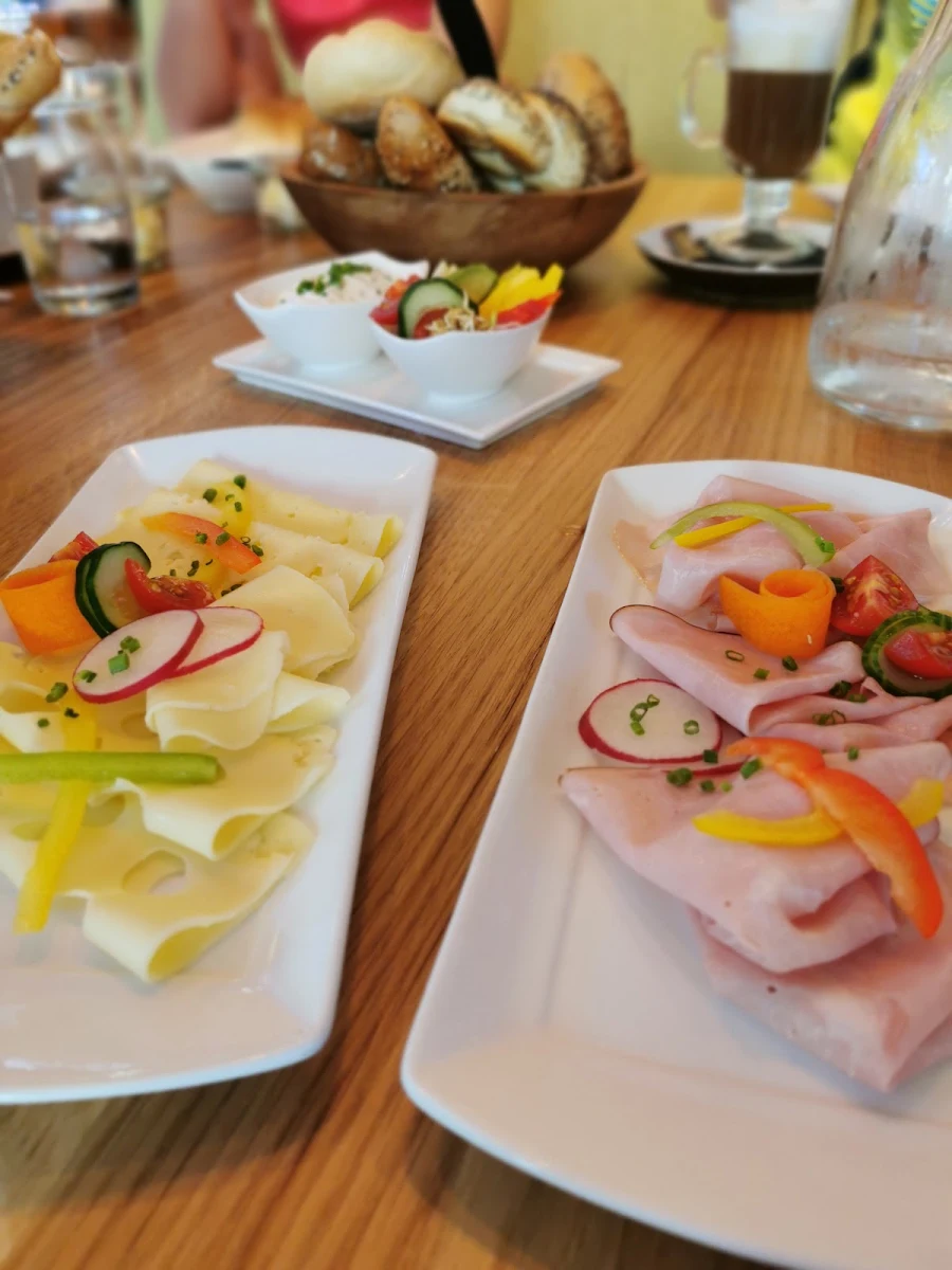 Reichhaltiges Frühstück