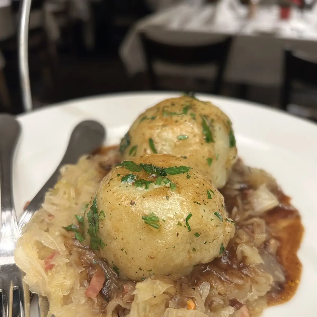 Grammelknödel Auf Sauerkraut