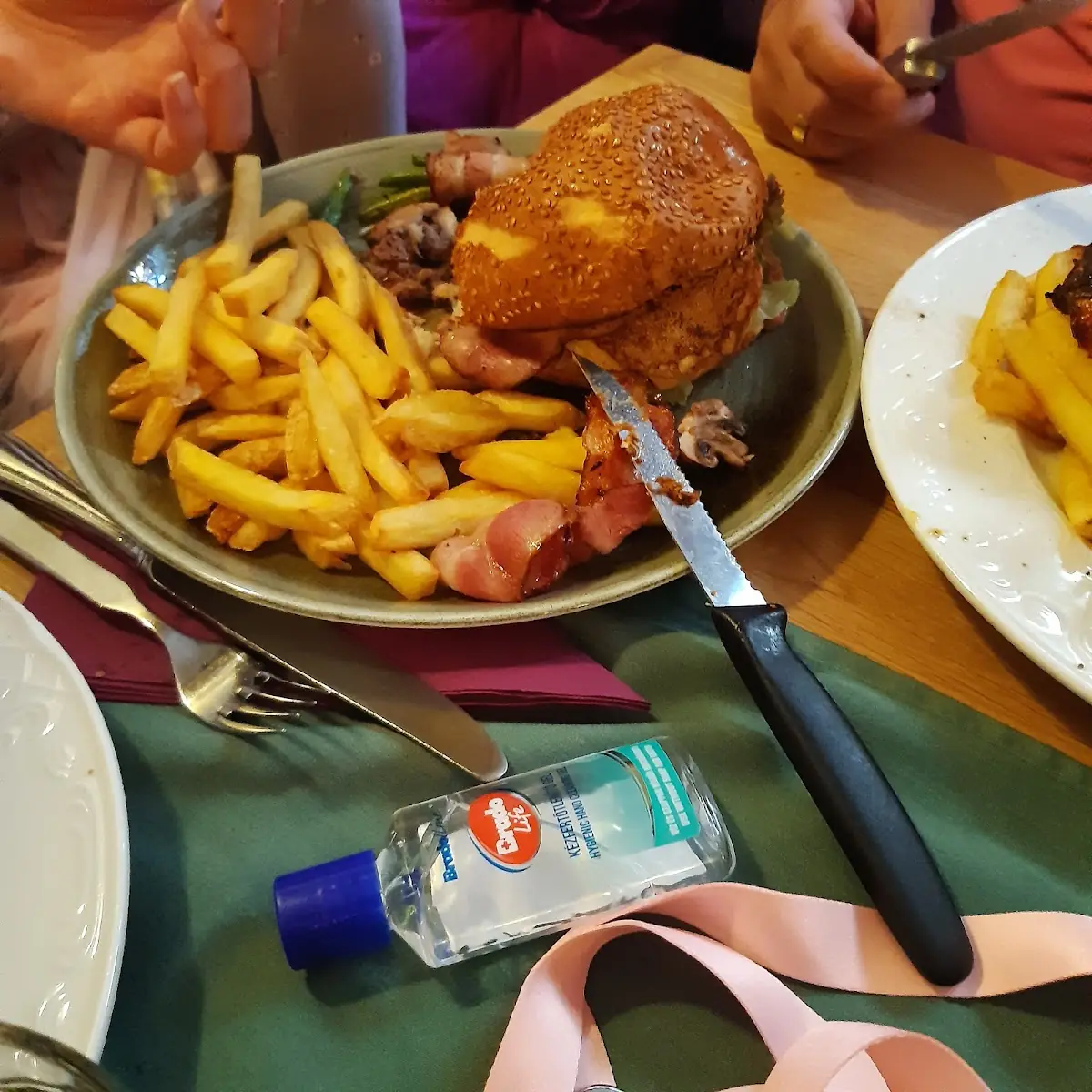 Császárburger Sültkrumplival