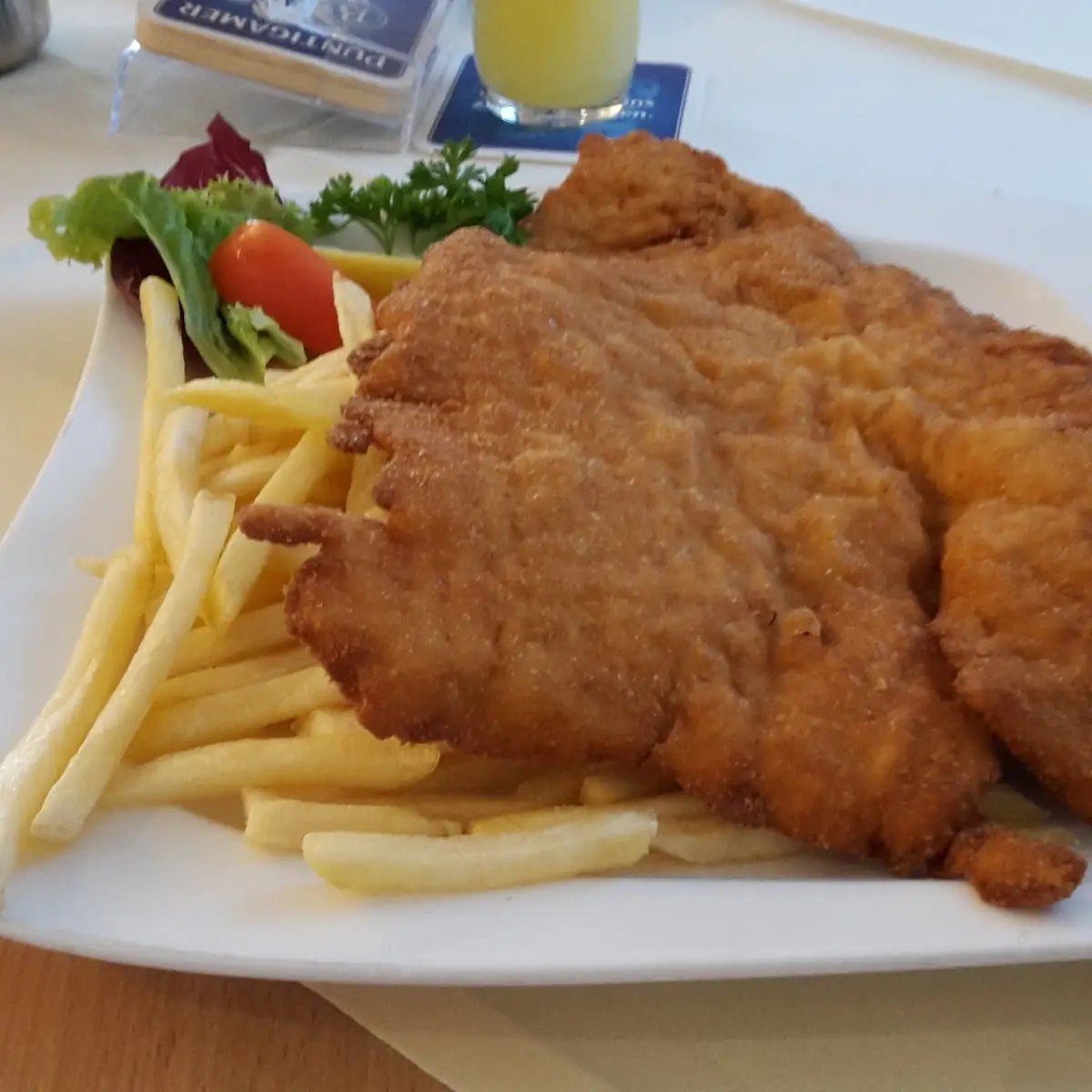 Putenschnitzel Mit Pommes Frites