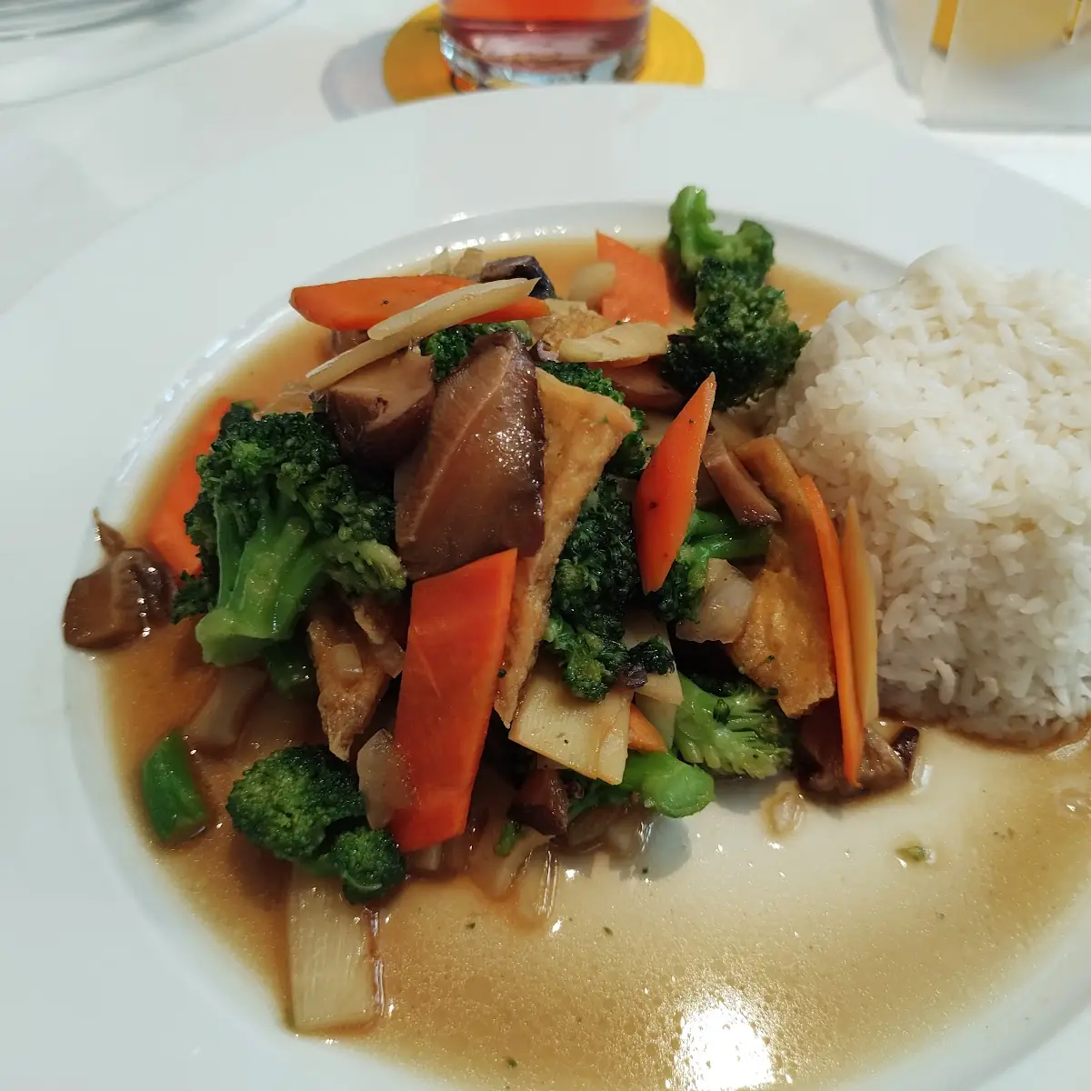 Menü m2 Tofu Broccoli Und Pilze Mit Reis