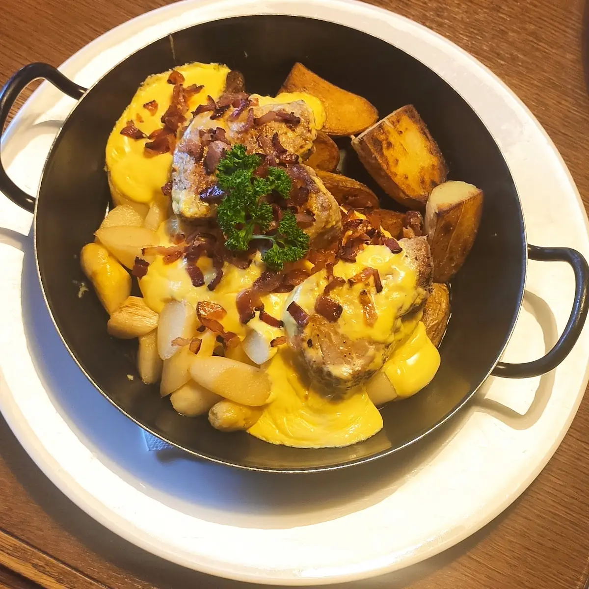 Schweinemedaillons Mit Spargel Und Sauce Hollandaise Spargelwochen