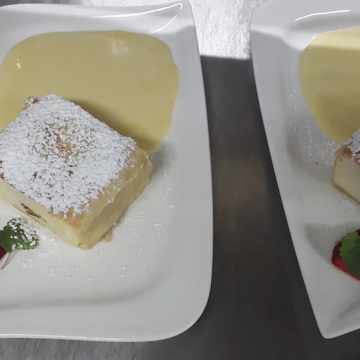 Topfen Strudel Mit Vanila Sauce