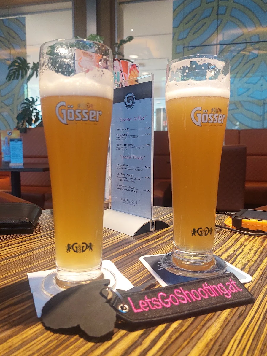 1 Fast Volles Bio Zwickl Und 1 Fast Leeres Bier