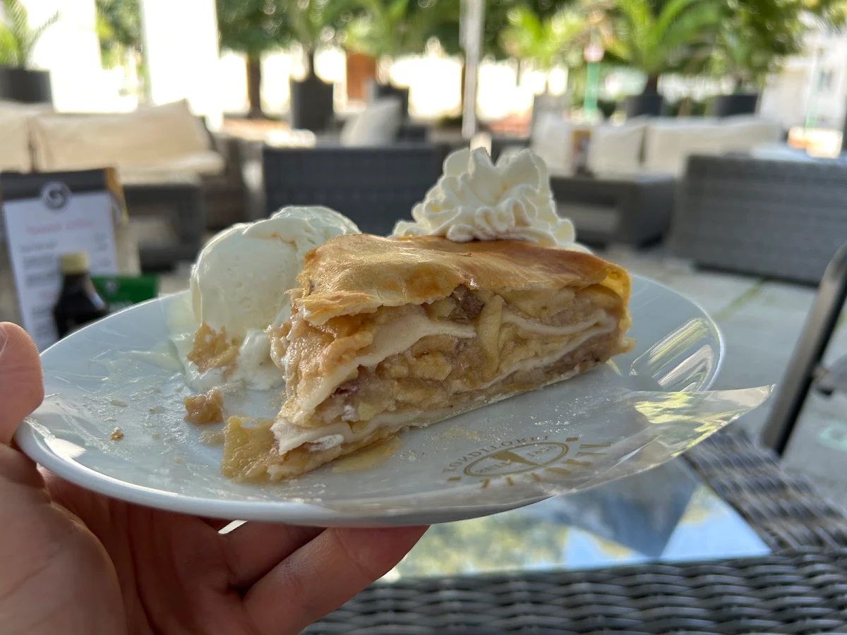 Apfelstrudel Mit Vanilleeis
