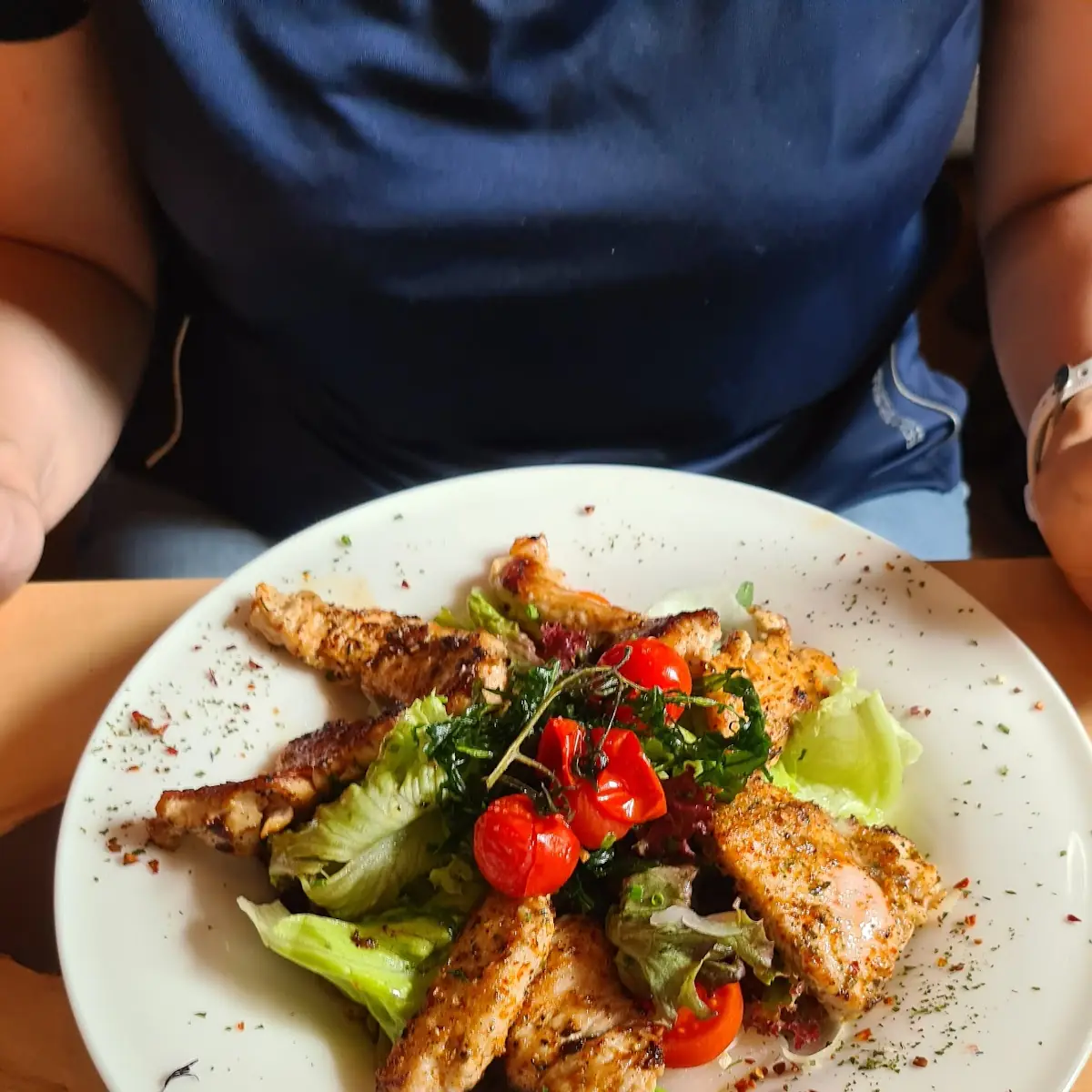 Hühnerstreifen Auf Blattsalat