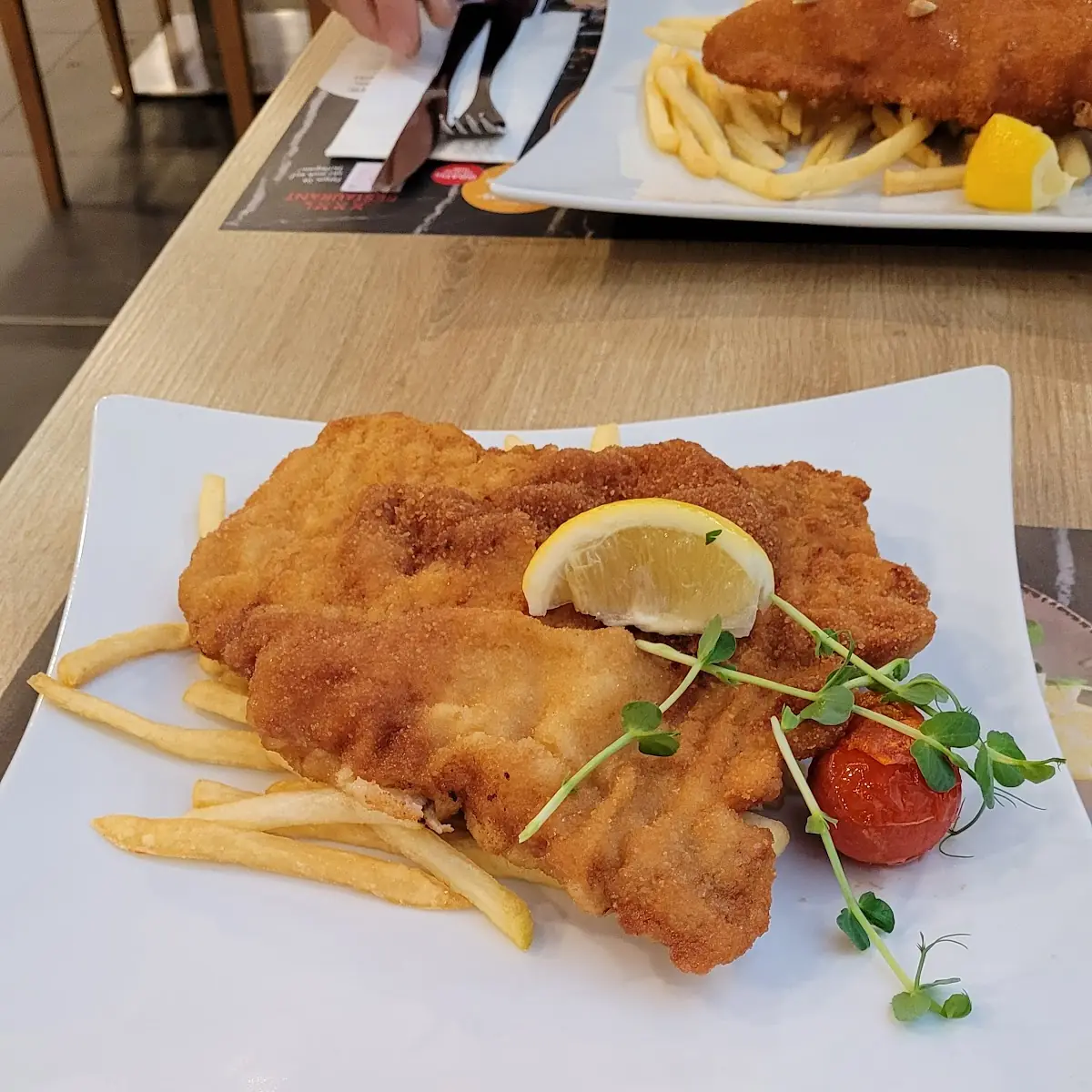 Wiener Schnitzel Mit Pommes